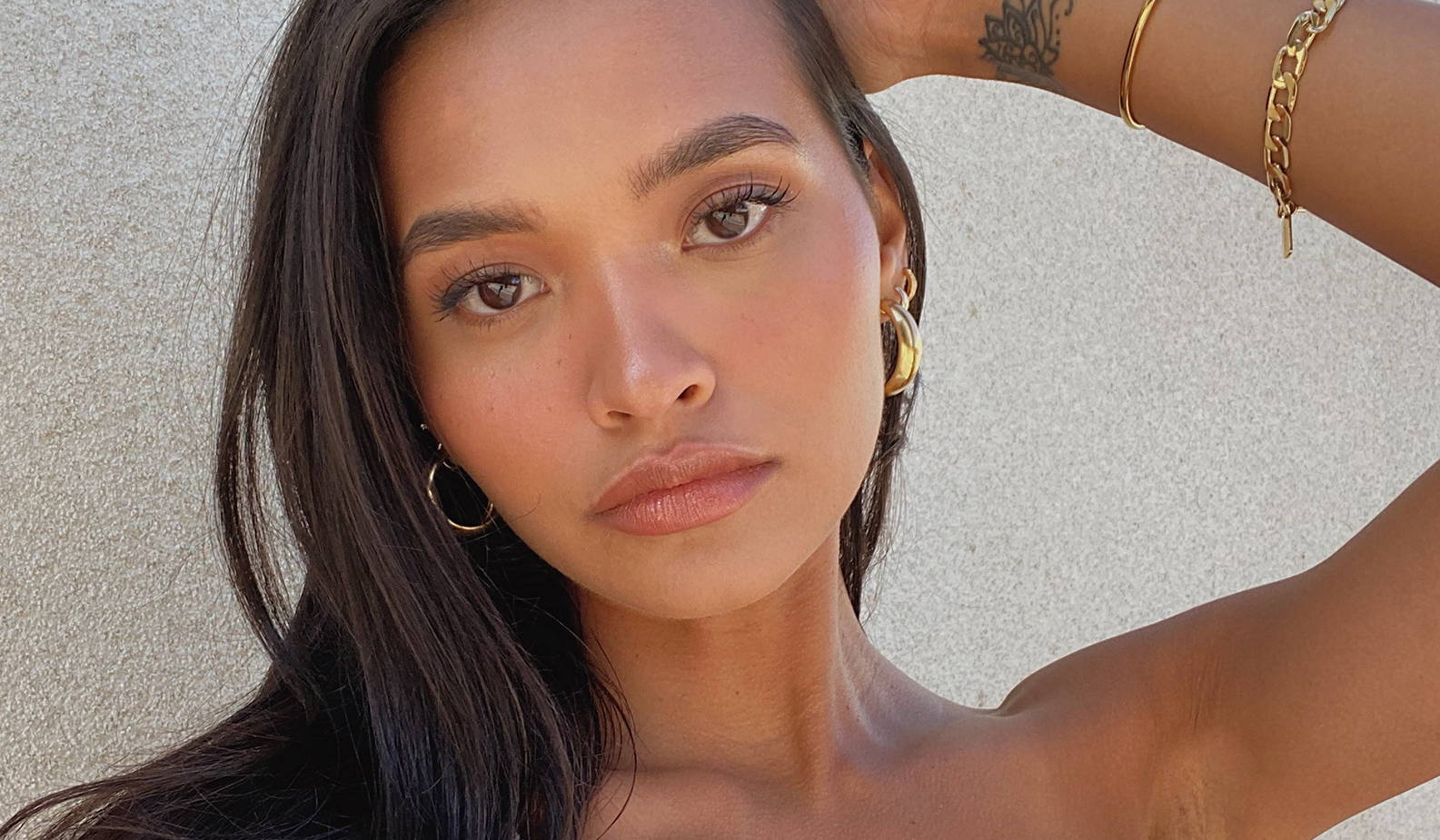 In My Bathroom: Nicole Elise’s Expert Highlighting Technique